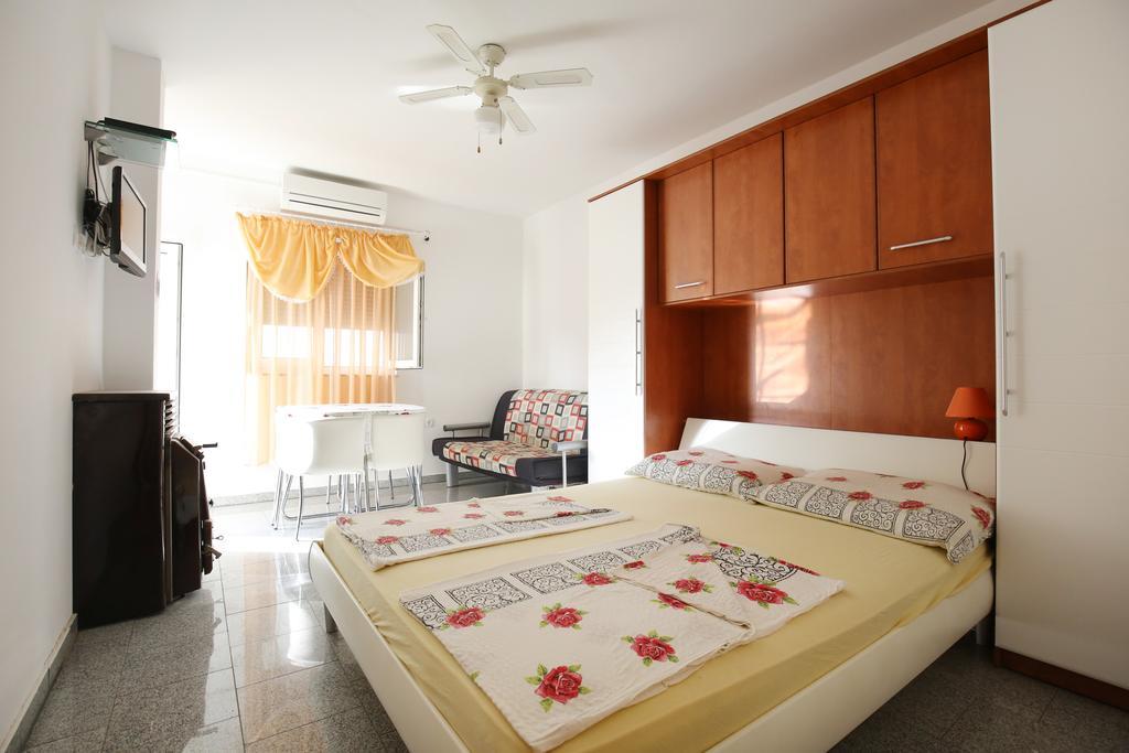 Apartments Tina P Vir Exterior photo