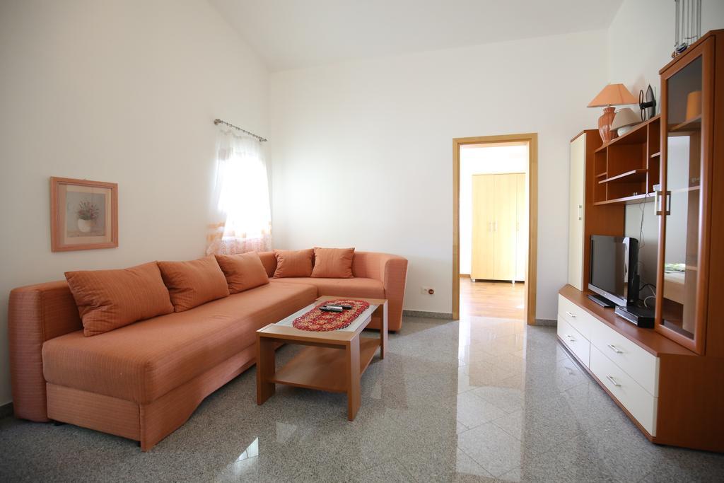 Apartments Tina P Vir Exterior photo