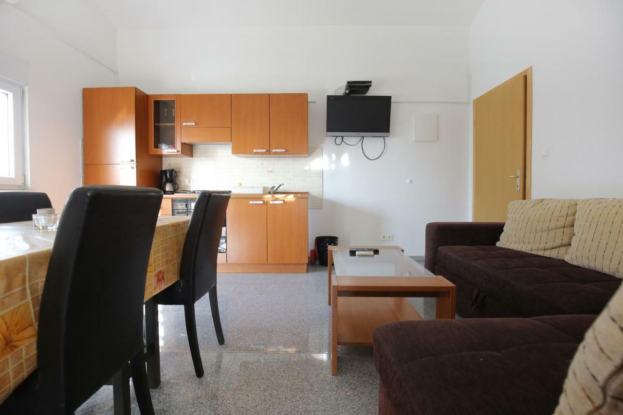 Apartments Tina P Vir Exterior photo